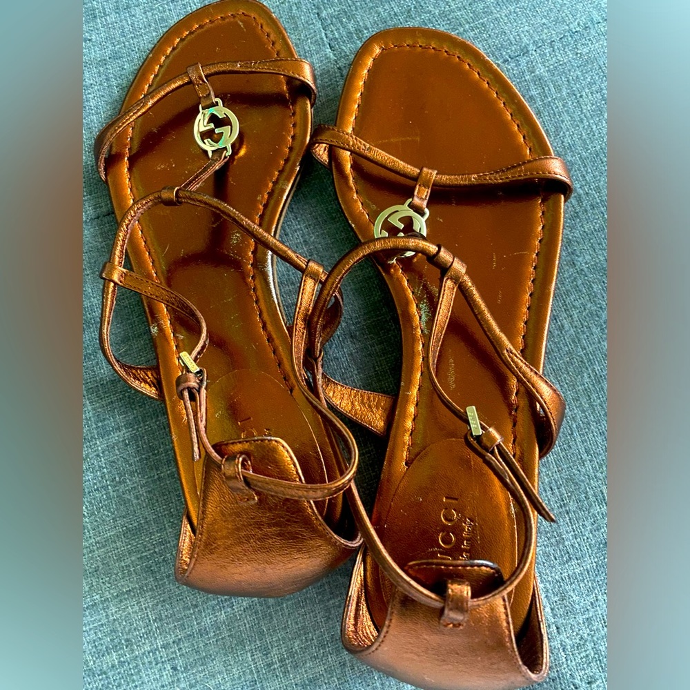 GUCCI INTERLOCKING G SLIDE THONG SANDAL